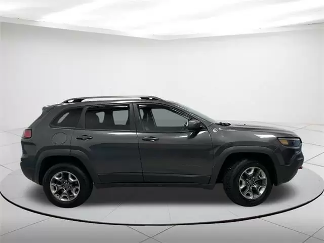 $15290 : Pre-Owned 2019 Cherokee Trail image 2