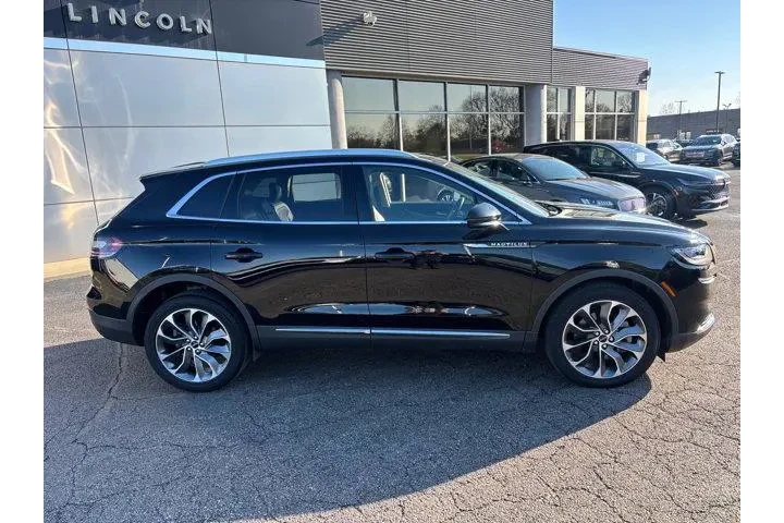 $35985 : Lincoln Nautilus 2022 Reserv image 8