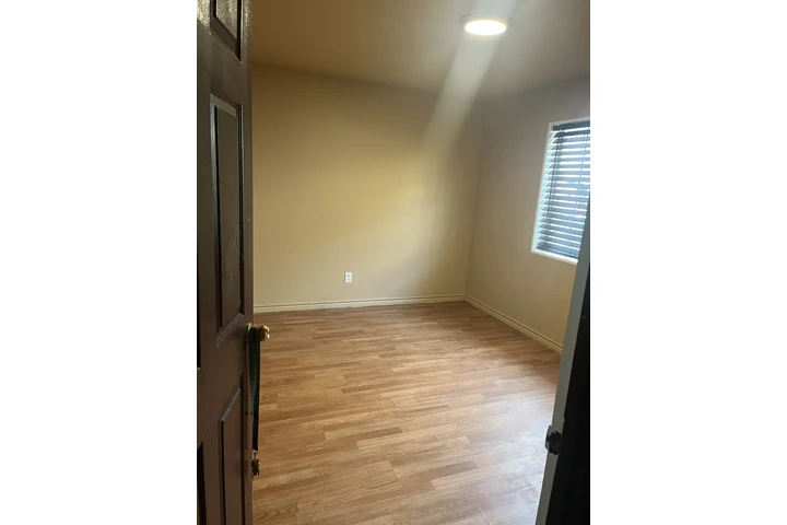$750 : Se renta cuarto image 3