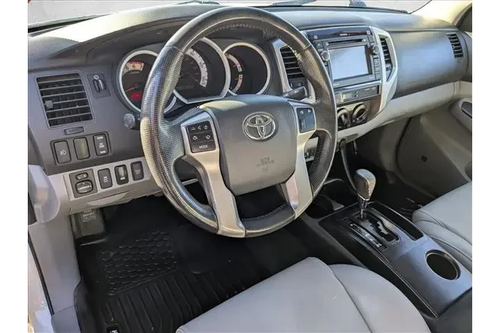 $18927 : Toyota Tacoma 2013 4x4 V6 4d image 10