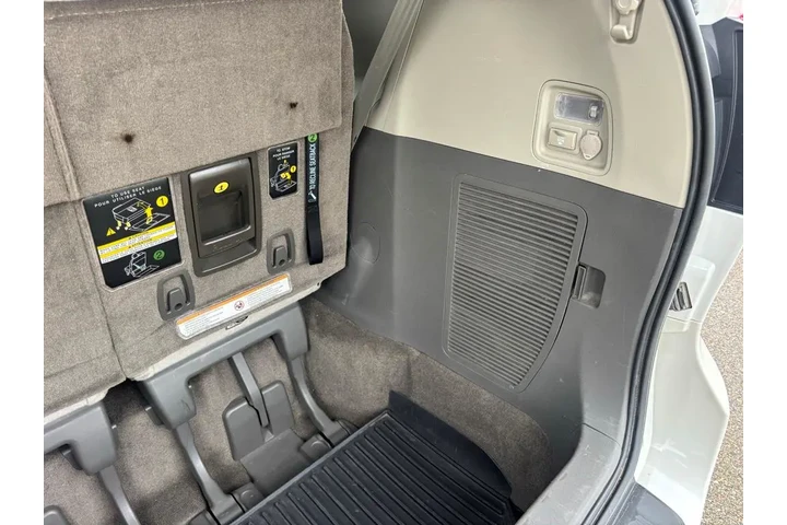 $25499 : Toyota Sienna 2017 AWD XLE 7 image 5