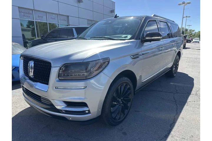 $49910 : 2021 Navigator L Black Label image 10