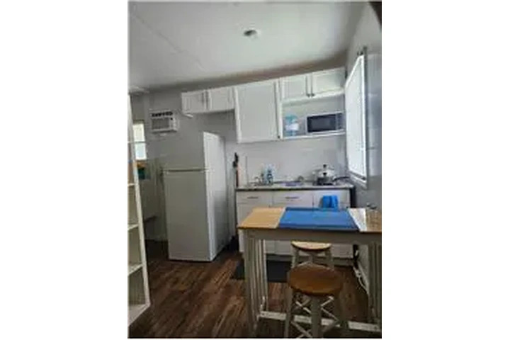 $1000 : Rental property with 1 bedro image 4