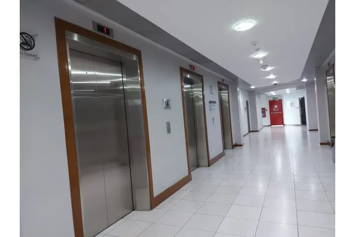 $1375 : Oficina en renta en zona 10 image 7