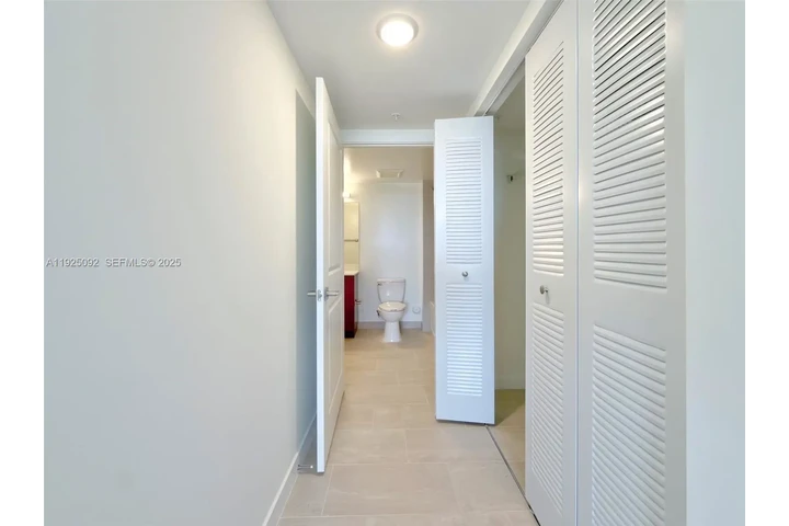 $2570 : Apartment for Rent image 8