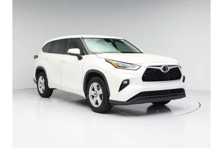$30998 : Toyota Highlander 2021 LE 4d image 1