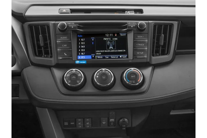 2016 RAV4 LE image 9