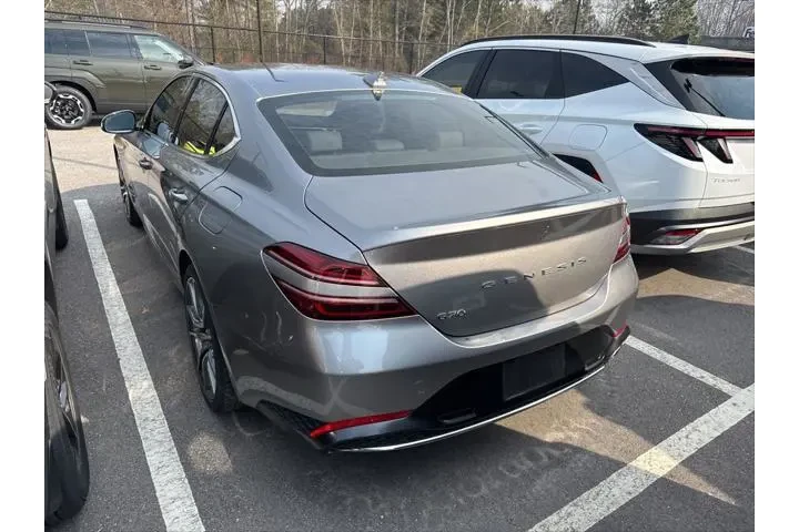 $27989 : Genesis G70 2023 2.0T 4dr Se image 4