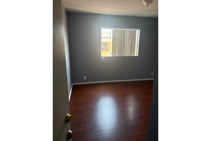 $800 : Bedroom For Rent image 1