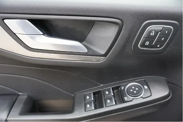 $24988 : Ford Escape 2022 AWD Titaniu image 9