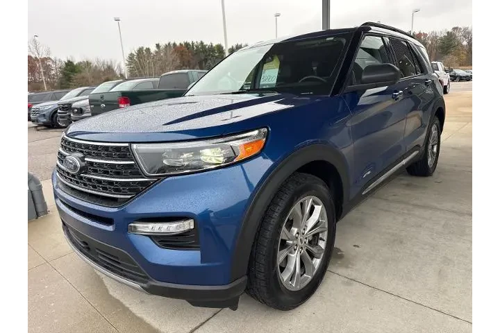 $32900 : Ford Explorer 2023 AWD XLT 4 image 3