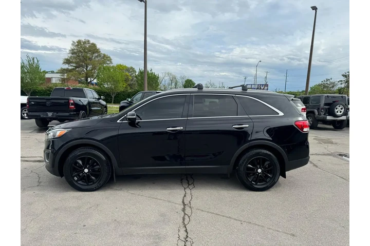 2017 Sorento LX FWD image 5