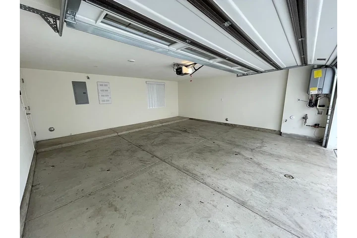 $2350 : Dreeam townhouse-styled image 1