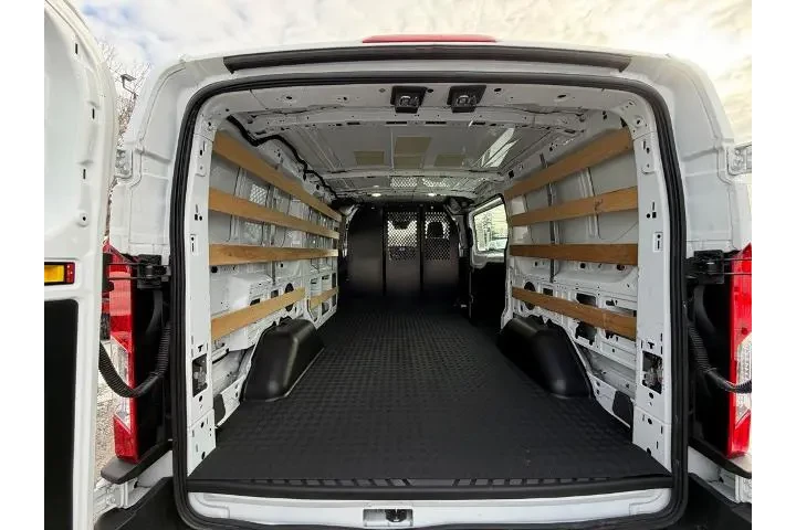 $33700 : Ford Transit 2024 250 3dr SW image 8