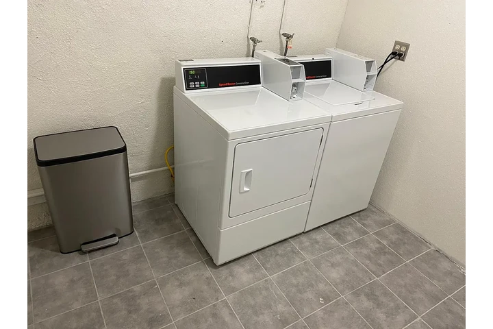 $800 : 2 BEDROOM 1 BATHROOM PRIVATE image 2