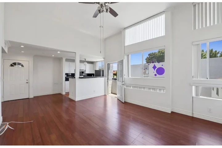 $2000 : 2 Bedroom Apt in Central LA image 3