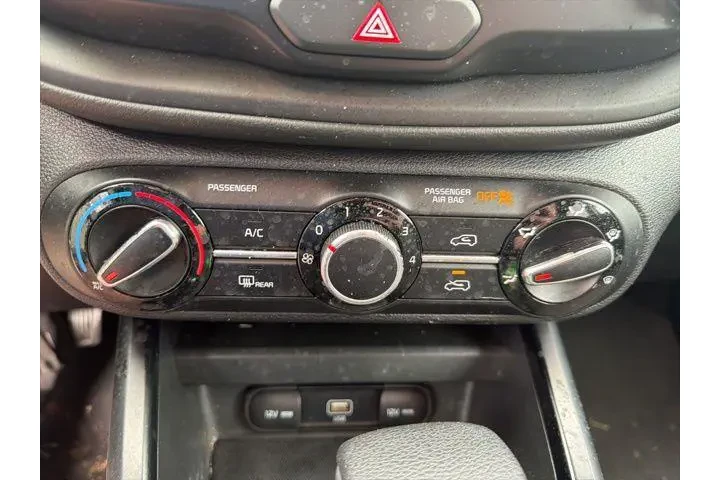 $13992 : Kia Soul 2020 S 4dr Crossove image 8