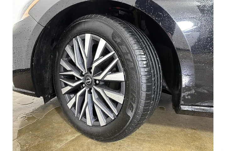 $18994 : 2023 Altima 2.5 SV image 5