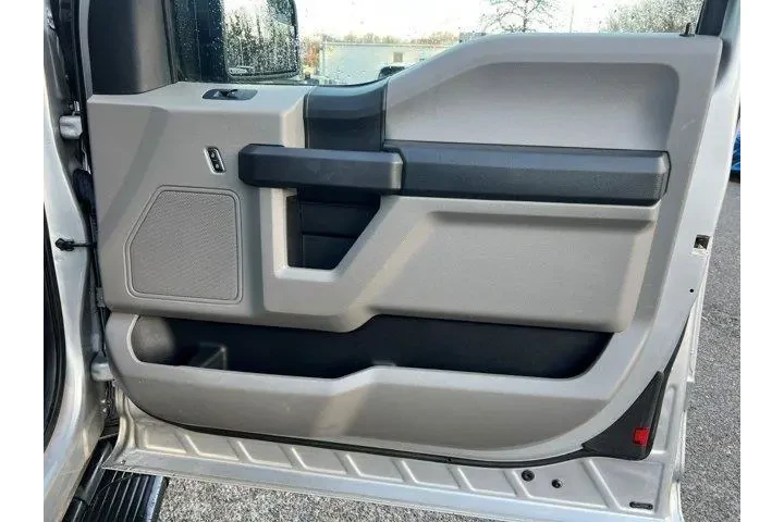 $12991 : Ford F-150 2016 4x2 XL 4dr S image 9