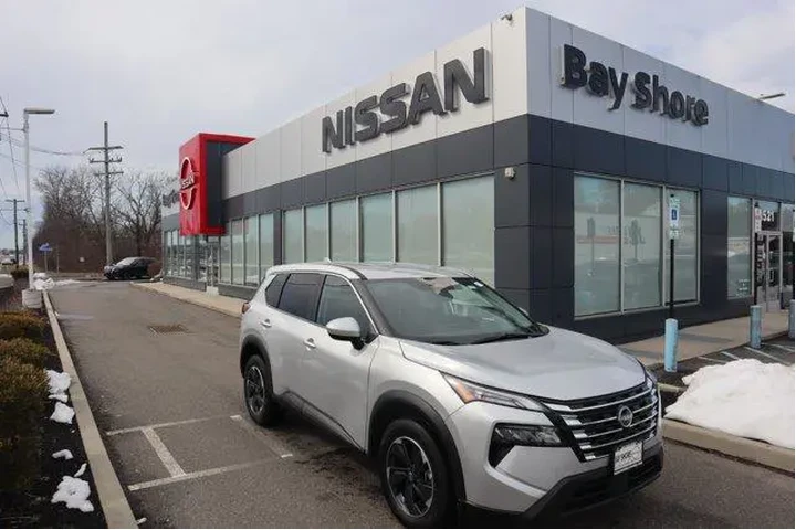 $22302 : Nissan Rogue 2025 AWD SV 4dr image 2