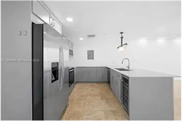 $4200 : Rental property with 1 bedro image 9