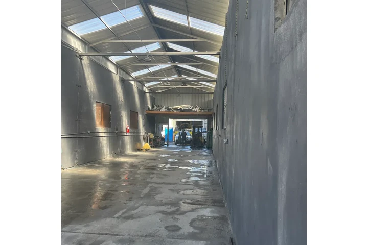 $3500 : Espacio de Bodega En Renta! image 2