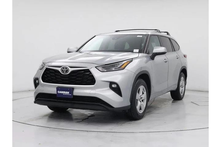 $29998 : Toyota Highlander 2022 LE 4d image 4