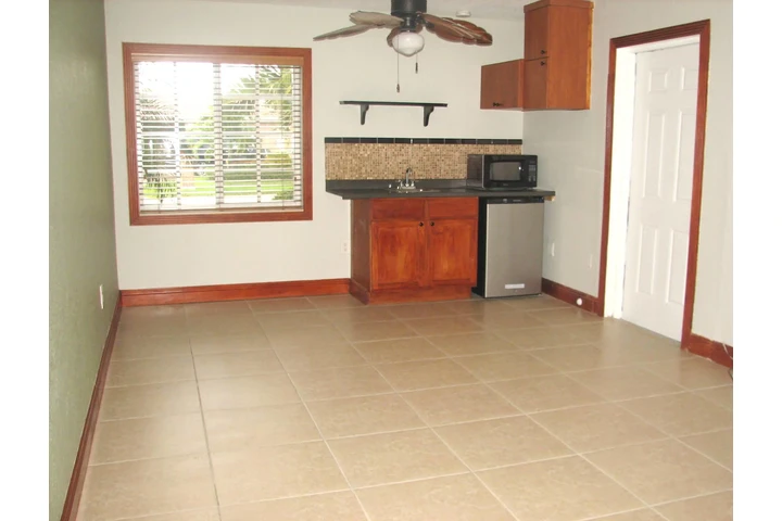 $925 : RENTA EFFICIENCY SUNSET WEST image 1