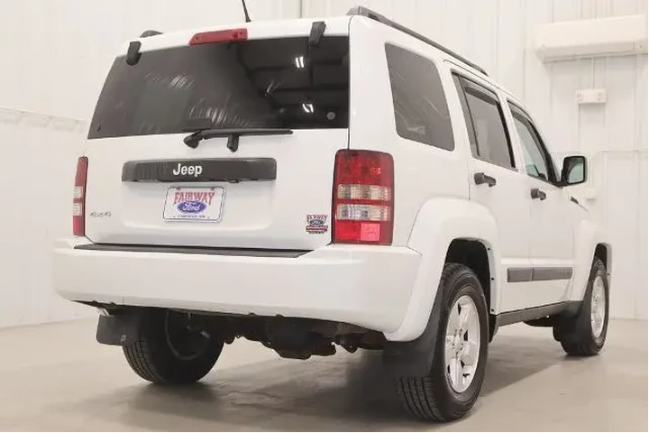 $10000 : Jeep Liberty 2012 4x4 Sport image 6