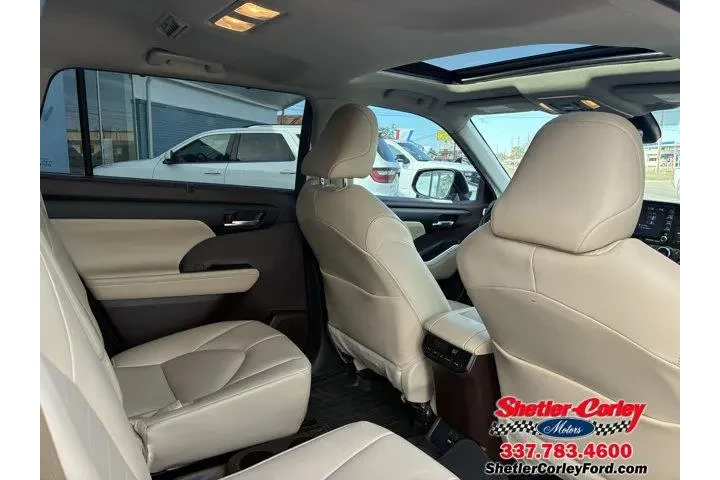$26990 : Toyota Highlander 2021 XLE 4 image 8