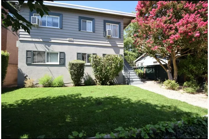 $1500 : Authentically  pleasing house image 8