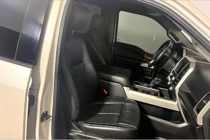 $31054 : Ford F-150 2019 4x4 Lariat 4 image 7