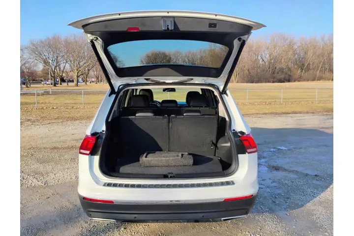 $13995 : 2019 Tiguan SEL R-Line image 10