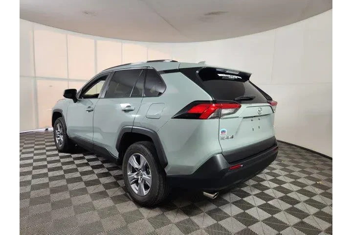 $25654 : Toyota RAV4 2022 XLE 4dr SUV image 5