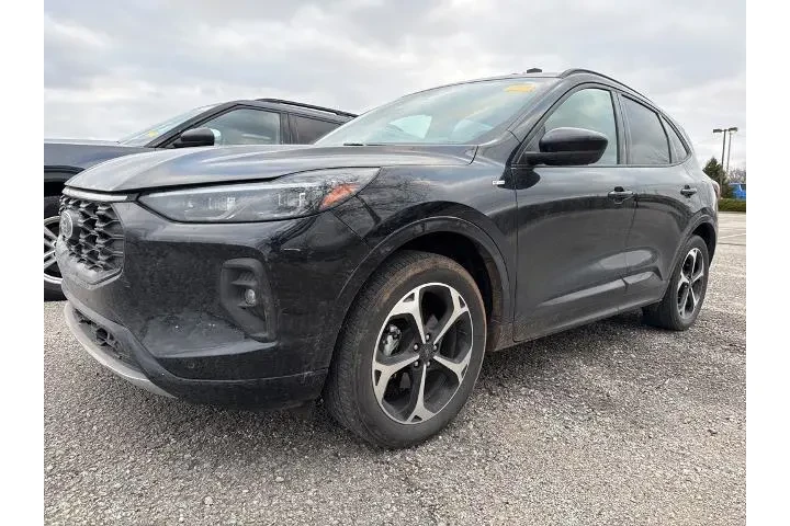 $27635 : Ford Escape 2024 AWD ST-Line image 2
