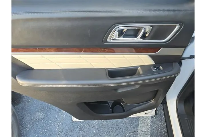 $13590 : Ford Explorer 2016 AWD Plati image 8