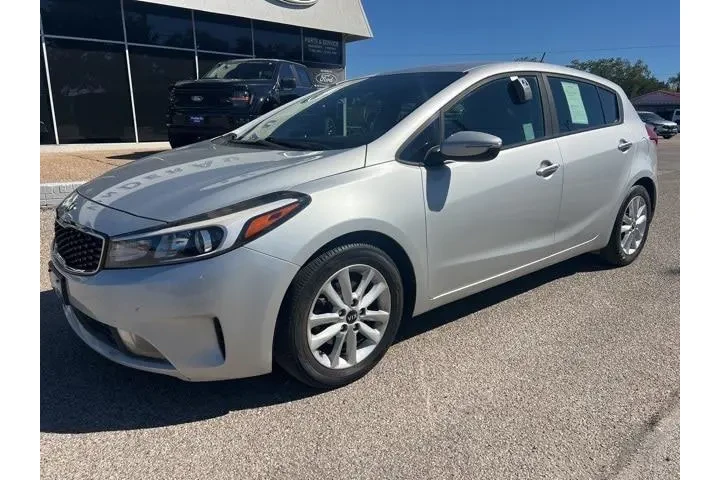 $11995 : Kia Forte5 2017 LX 4dr Hatch image 2