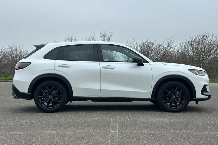 $26393 : Honda HR-V 2023 AWD Sport 4d image 2