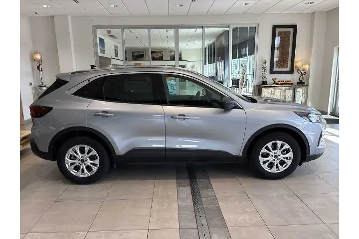 $22479 : Ford Escape 2024 Active 4dr image 2