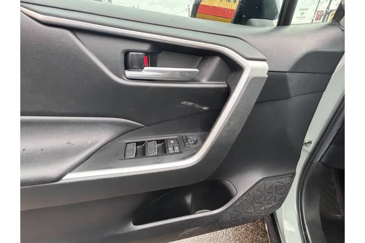 $26995 : 2023 RAV4 XLE image 10