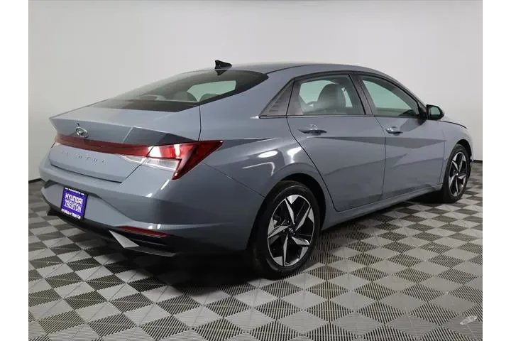 $16995 : Hyundai ELANTRA 2023 SEL 4dr image 10