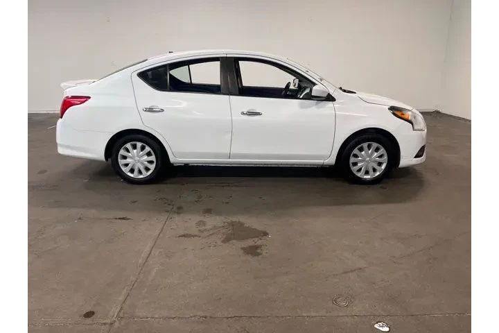 $8074 : Nissan Versa 2019 image 2