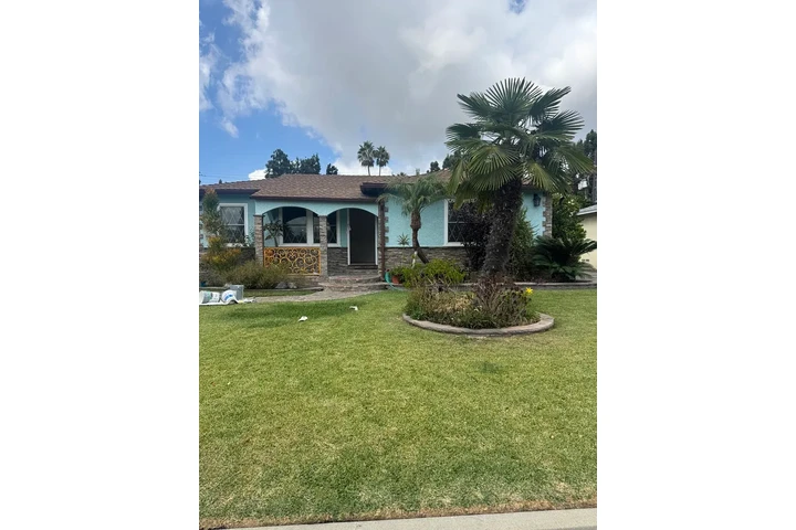 $1800 : Downey - 4 Recamaras image 1