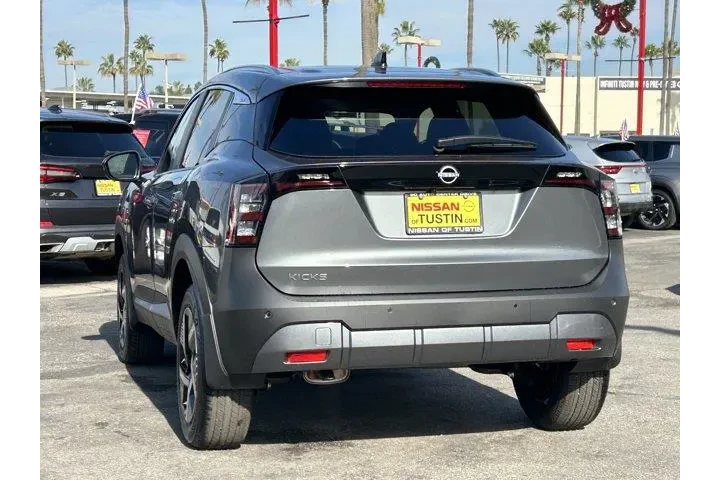 $26195 : Nissan Kicks 2026 SV 4dr Cro image 3