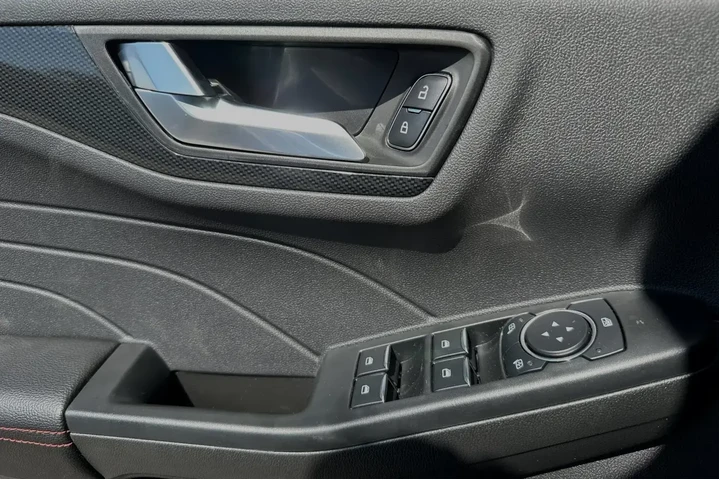 $25900 : Ford Escape 2024 ST-Line 4dr image 7