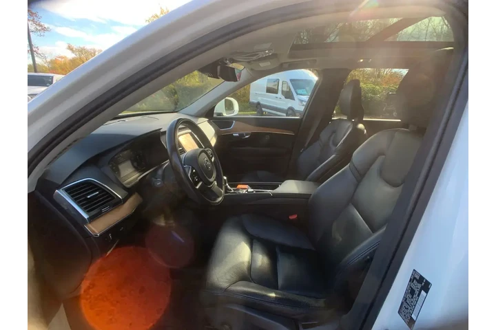 $30998 : Volvo XC90 2021 AWD T6 Momen image 9