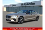 Volvo S60 2024 B5 Plus Dark en Camden