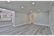 $1000 : stunning spacious updated home thumbnail