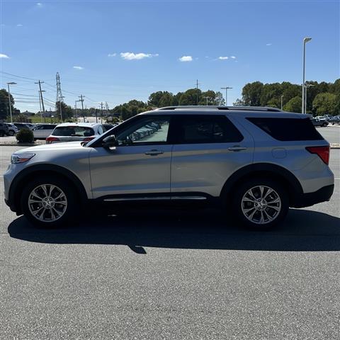 $29284 : PRE-OWNED 2021 FORD EXPLORER image 2