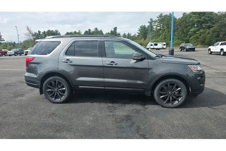 $12482 : Ford Explorer 2018 AWD XLT 4 image 5